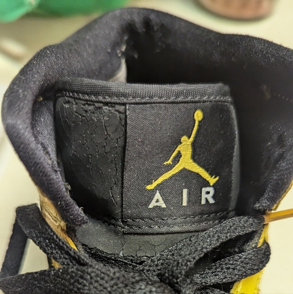 RARE Nike Air Jordan 1 Retro New Love 2007 6.5Y Black Yellow Juniors - Picture 12 of 13